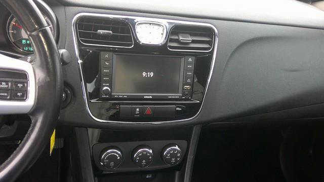 Used 2011 Chrysler 200 Touring FWD image 7