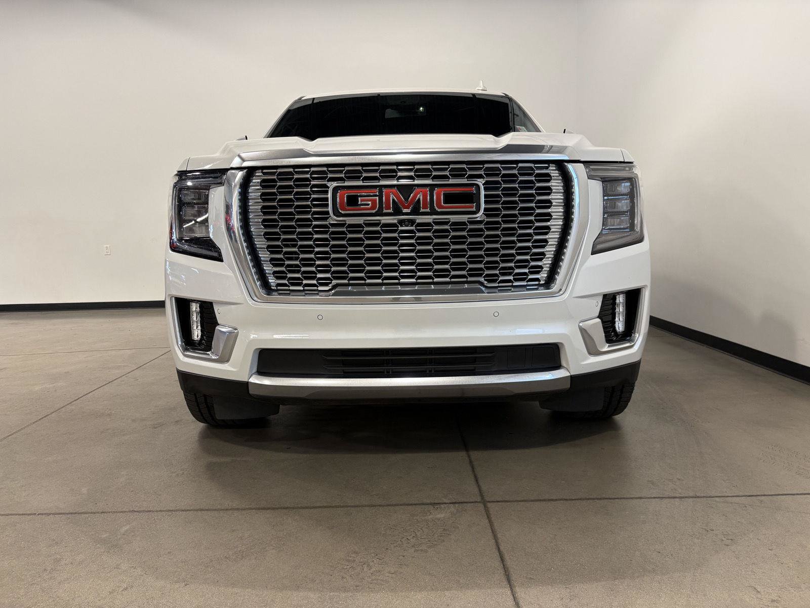 Used 2023 GMC Yukon Denali AWD/4WD image 9