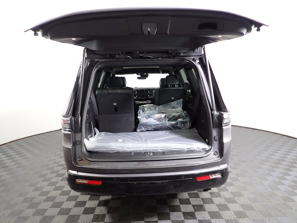 New 2026 Jeep Grand Wagoneer Limited AWD/4WD image 16