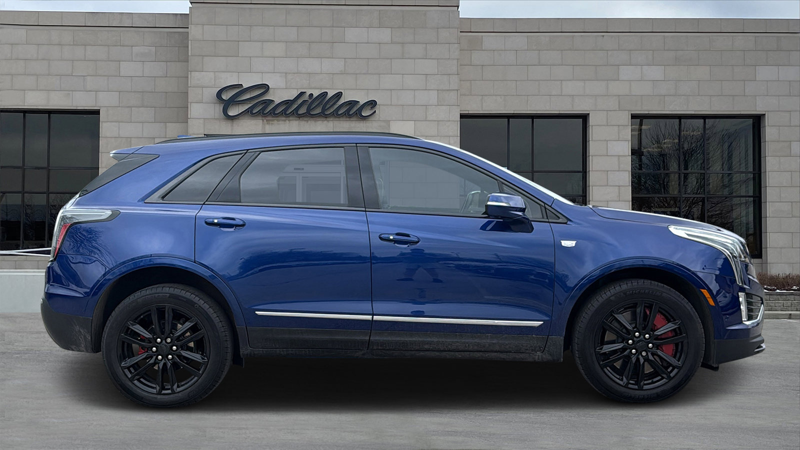 Certified 2024 Cadillac XT5 Sportv w/ Technology Package image 2