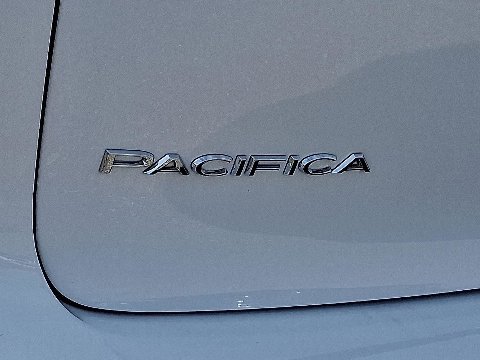 New 2026 Chrysler Pacifica Select image 3