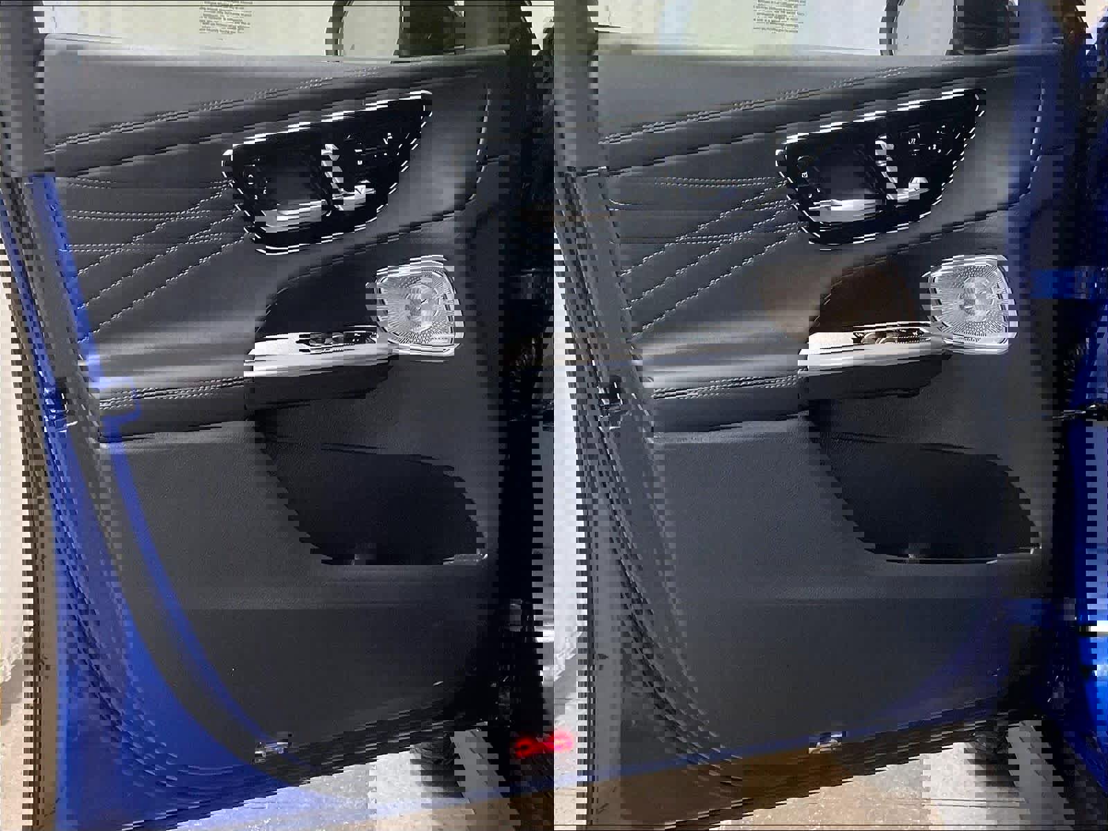 Used 2025 Mercedes-Benz GLC 300 4MATIC image 9