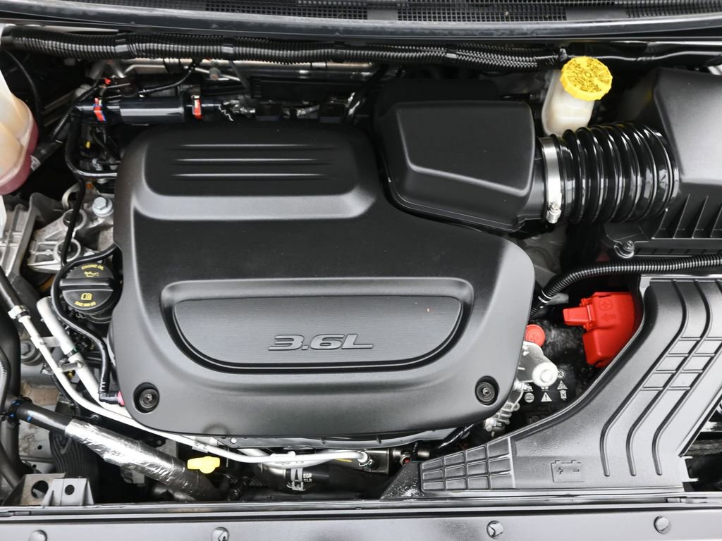 Used 2024 Chrysler Pacifica Touring-L image 21