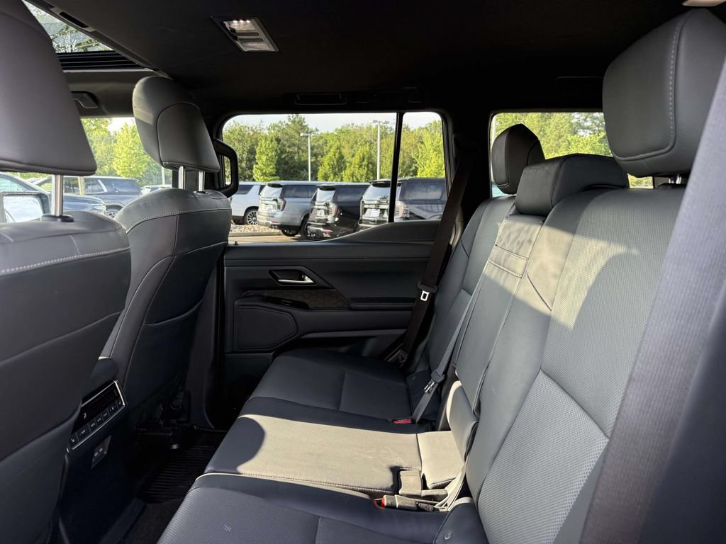 Used 2024 Lexus GX 550 w/ Accessory Package (Z1) AWD/4WD image 17