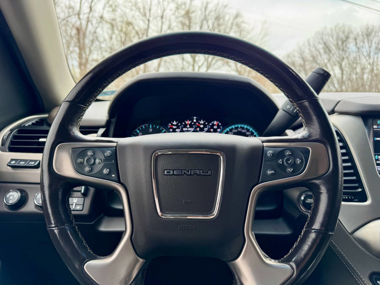 Used 2019 GMC Yukon XL Denali w/ Denali Ultimate Package AWD/4WD image 9