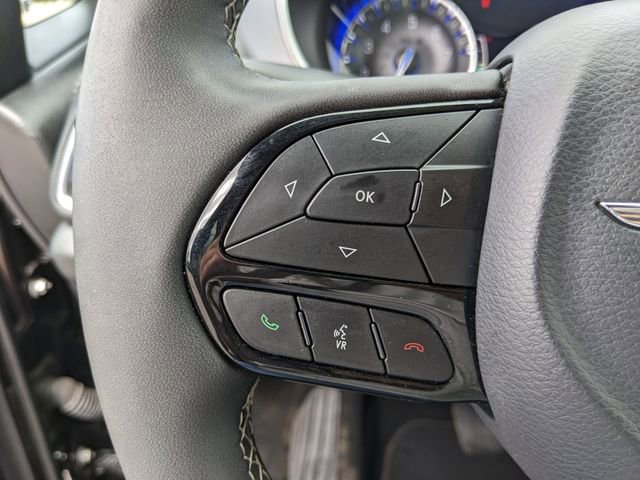 Used 2025 Chrysler Pacifica Limited image 35