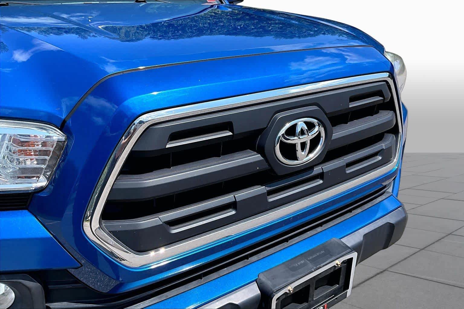 Certified 2016 Toyota Tacoma SR5 w/ SR5 Appearance Package (SN) AWD/4WD image 32