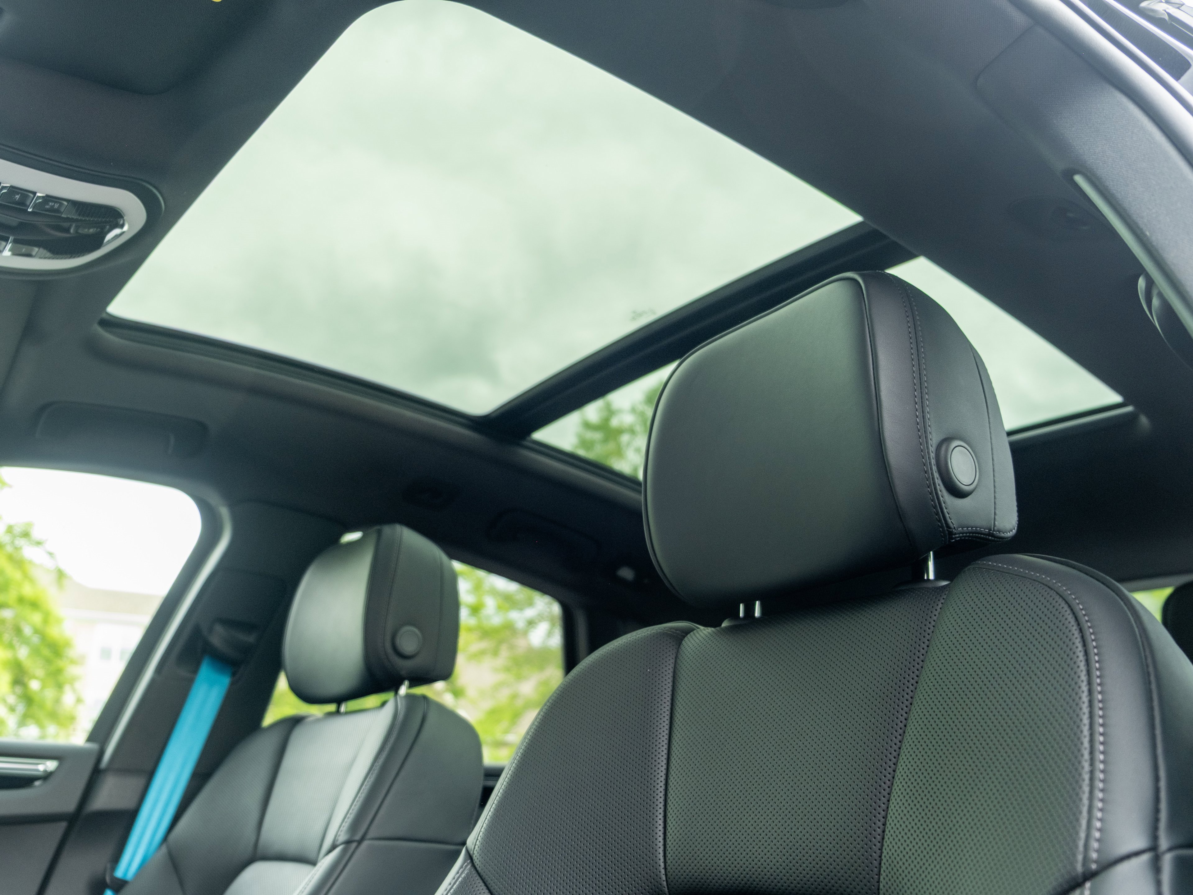 Certified 2025 Porsche Macan image 17