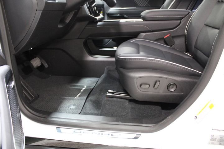 New 2026 GMC Acadia Denali w/ LPO, Floor Liner Package image 19