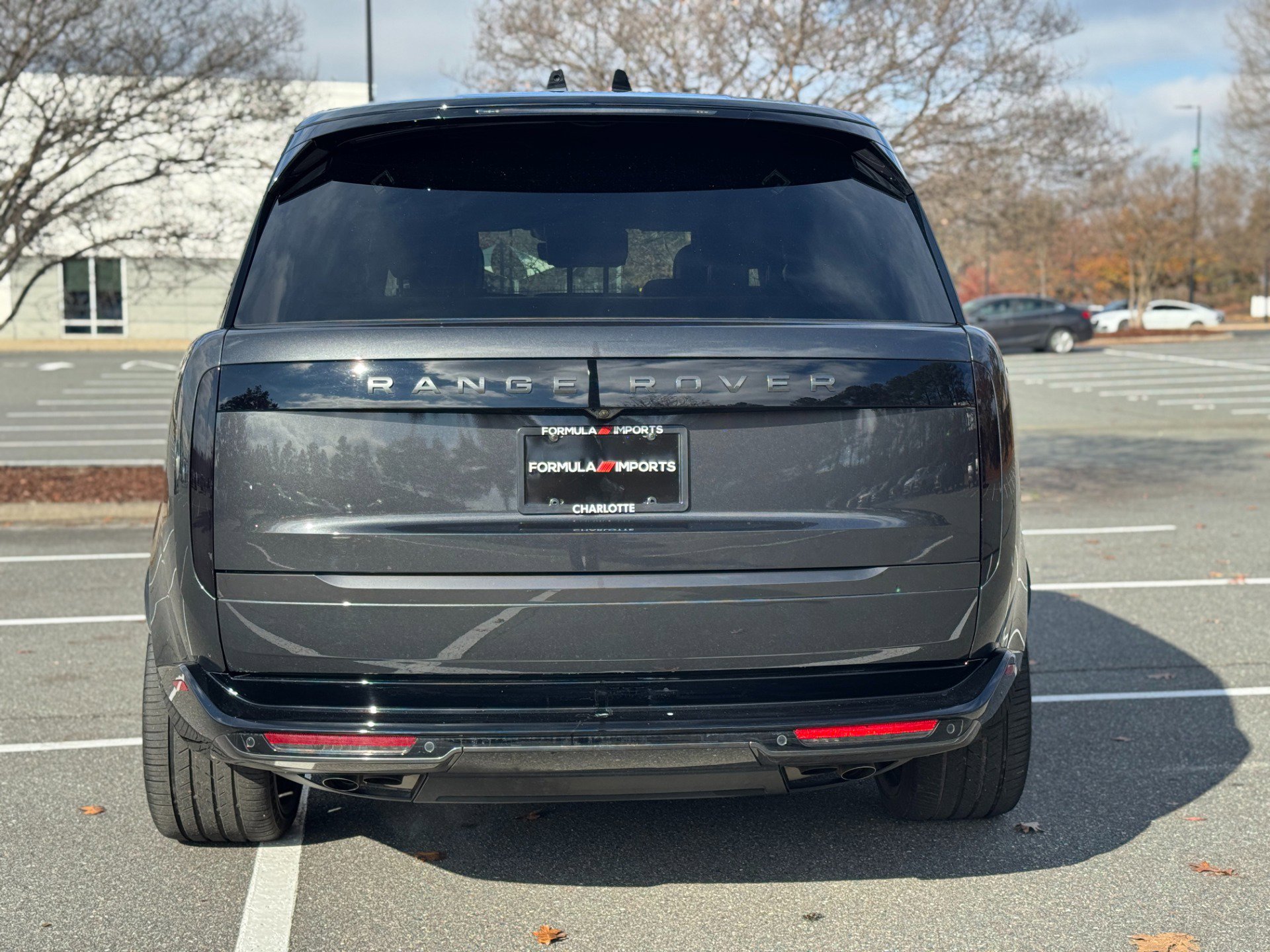 Used 2024 Land Rover Range Rover Long Wheelbase SE image 10