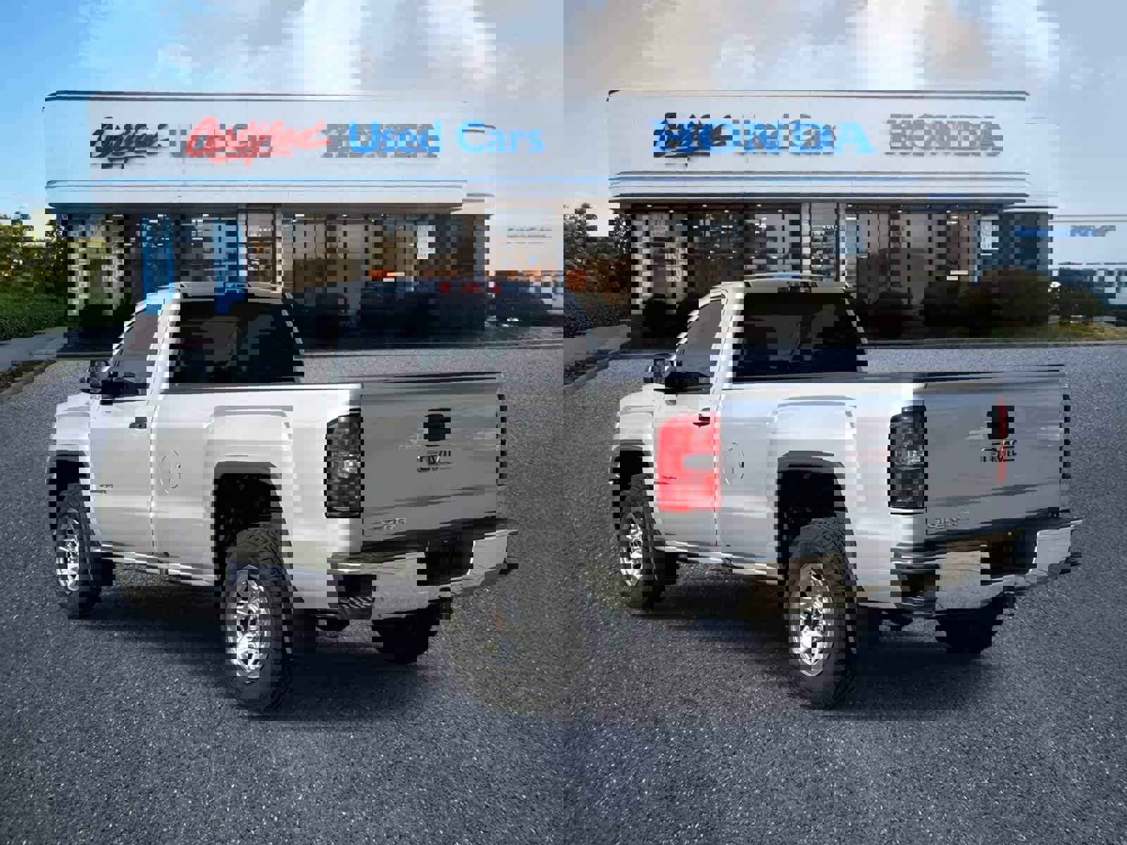 Used 2017 GMC Sierra 1500 4WD Reg Cab 133.0 w/ Sierra Convenience Package image 3