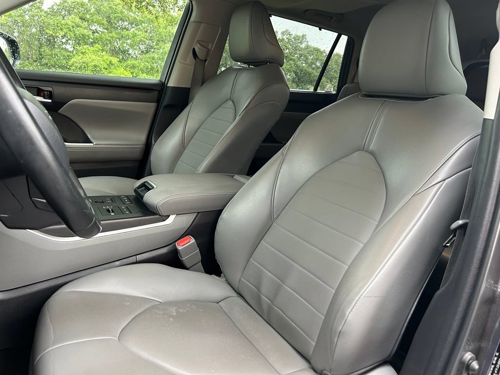 Used 2022 Toyota Highlander XLE AWD/4WD image 15
