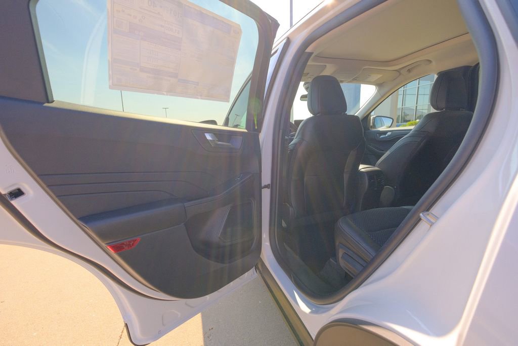 New 2025 Ford Escape SE image 25