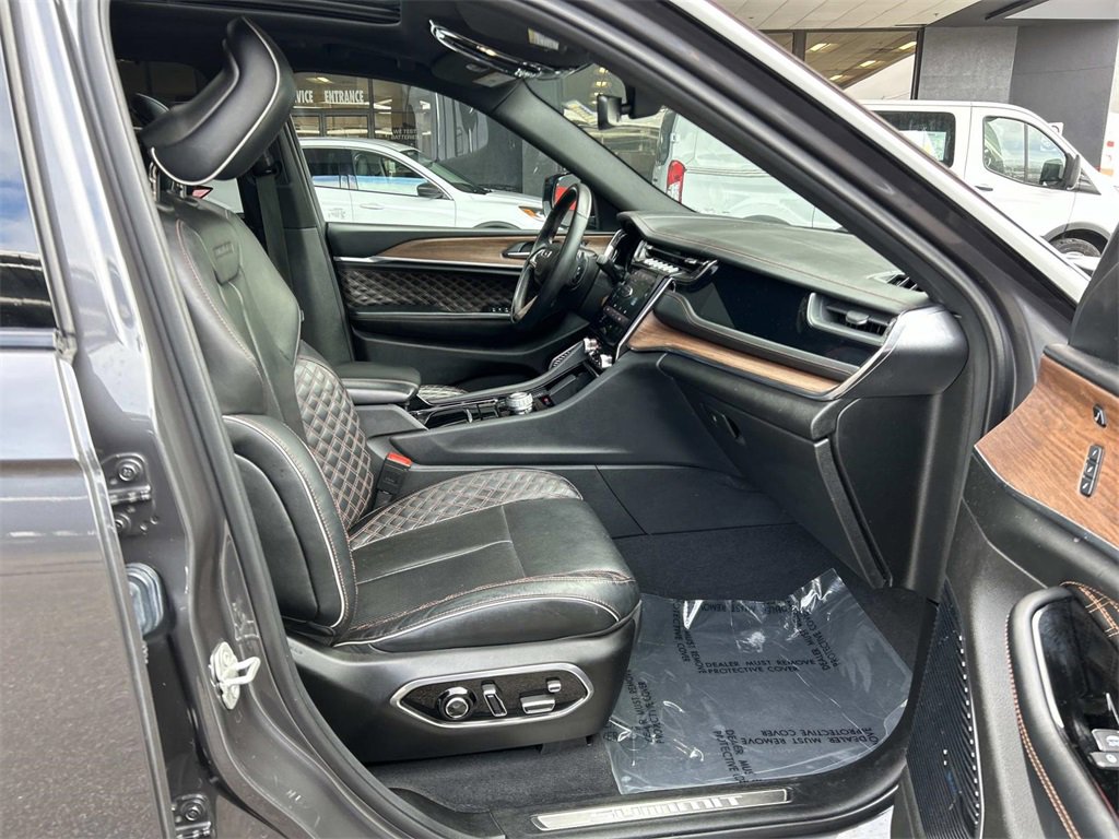 Used 2023 Jeep Grand Cherokee Summit w/ High Altitude Package image 20