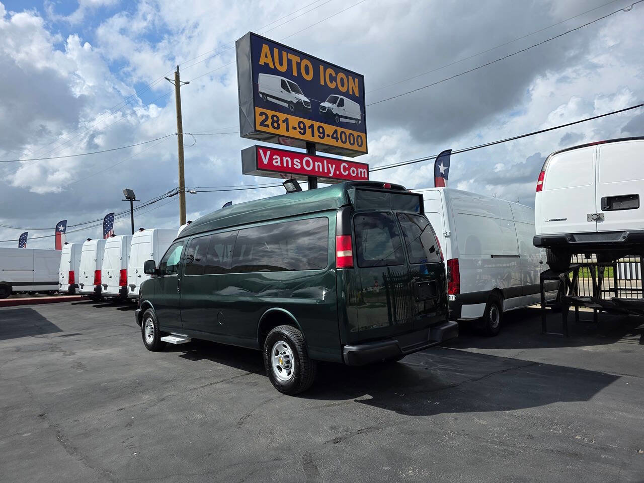 Used 2011 Chevrolet Express 3500 LS image 28