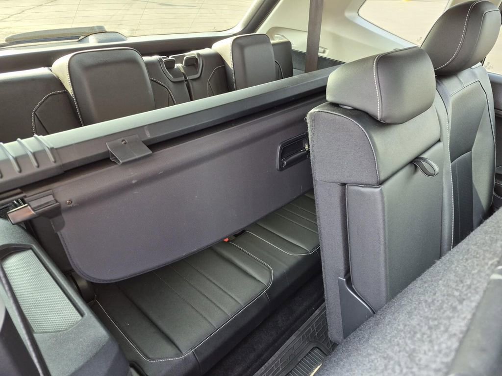 Used 2022 Volkswagen Tiguan SE w/ Panoramic Sunroof Package image 17