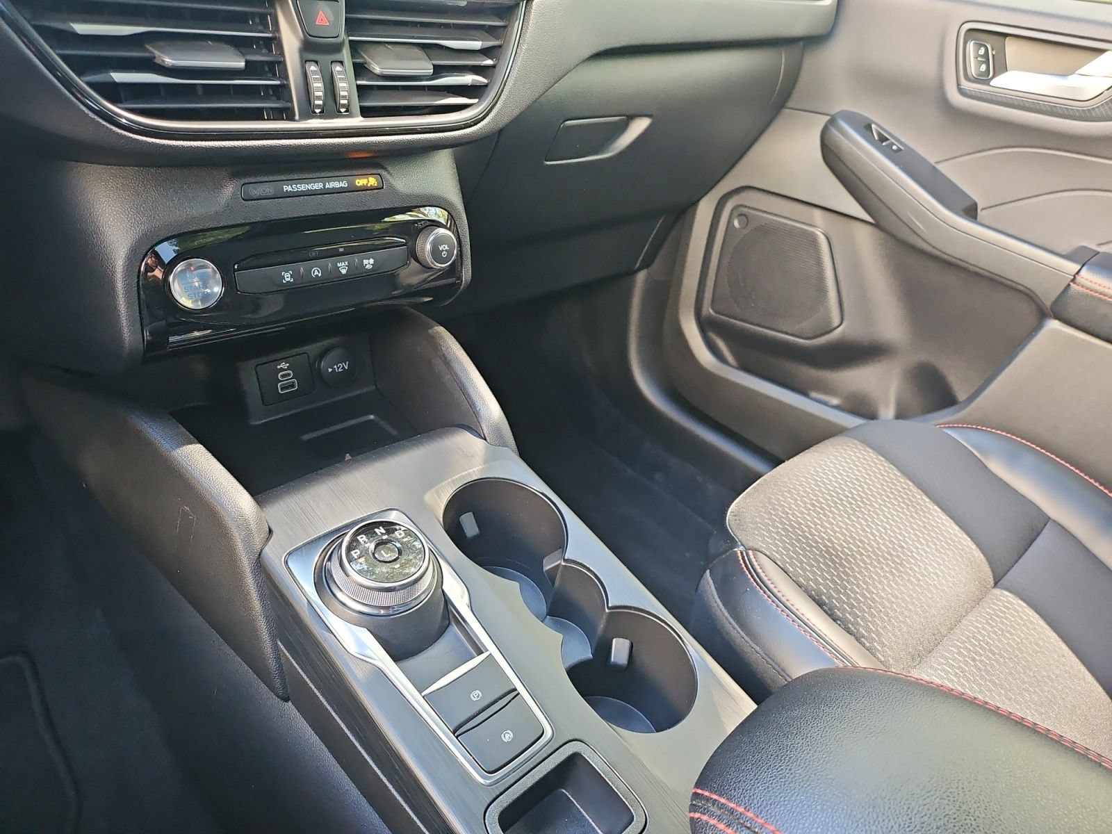 Used 2025 Ford Escape ST-Line w/ Tech Pack #1 FWD image 25
