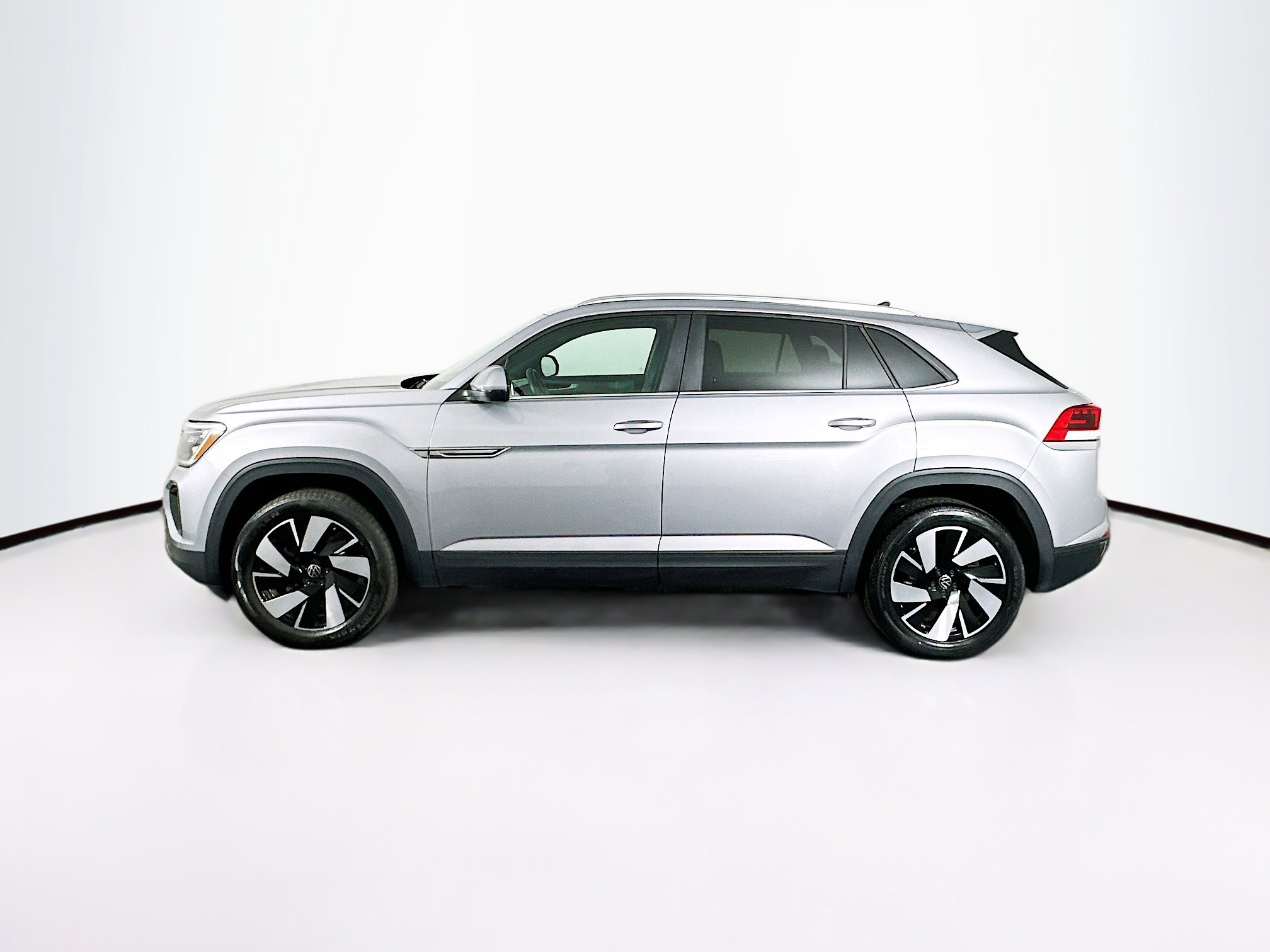 Used 2025 Volkswagen Atlas Cross Sport SE image 4