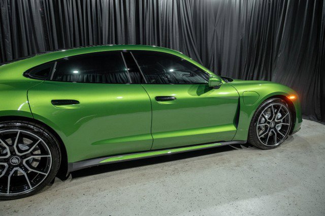 Used 2023 Porsche Taycan image 4