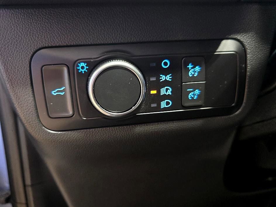 Used 2022 Ford Escape SE w/ Convenience Package image 12