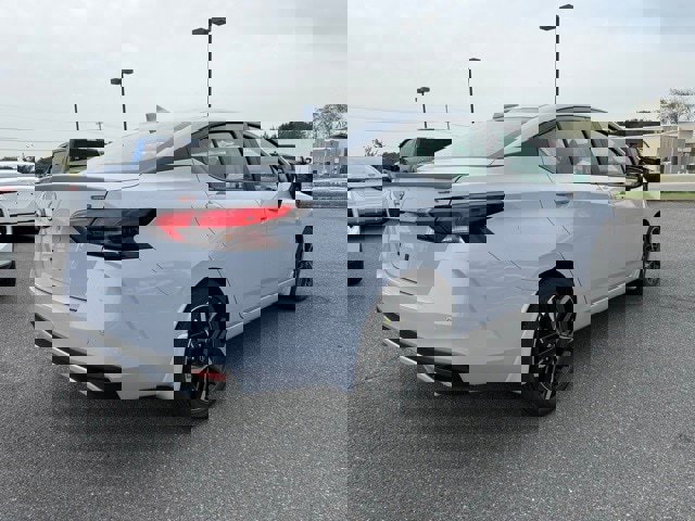 New 2025 Nissan Versa SR w/ Trunk Package image 5