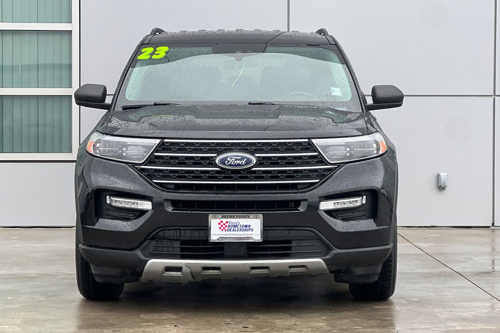 Used 2023 Ford Explorer XLT w/ Equipment Group 202A RWD image 6