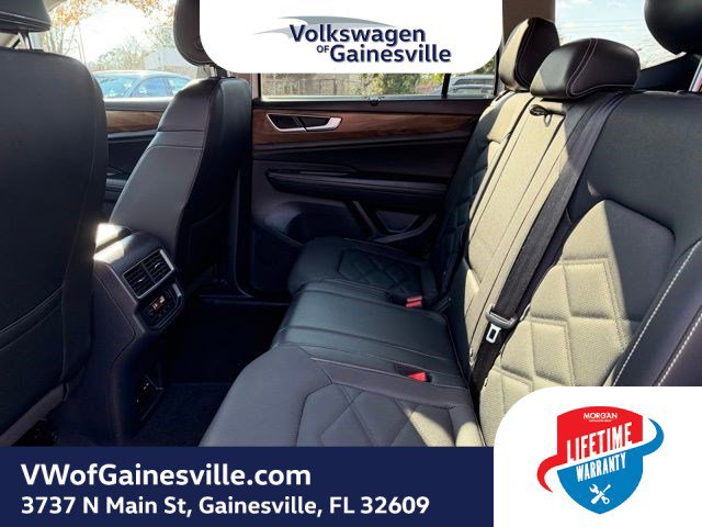 Used 2025 Volkswagen Atlas SE image 12