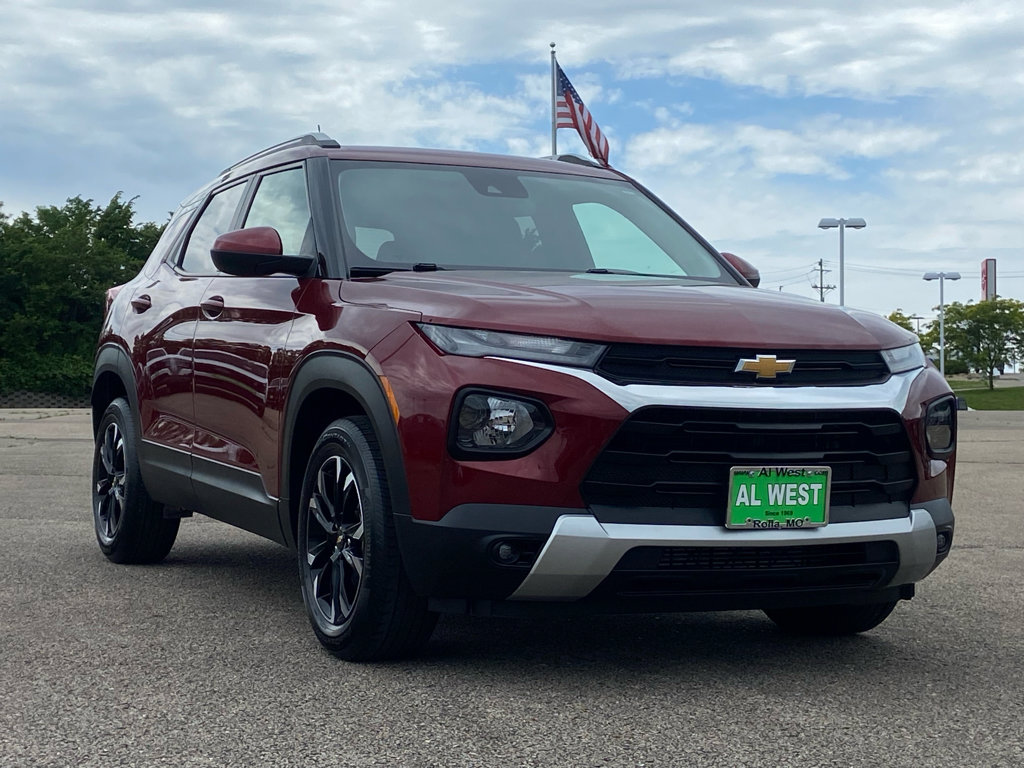 Used 2023 Chevrolet TrailBlazer LT FWD image 2