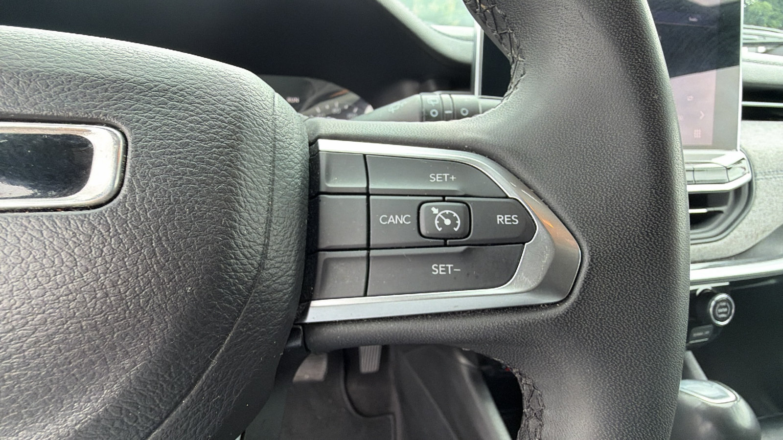 Used 2024 Jeep Compass Latitude AWD/4WD image 28
