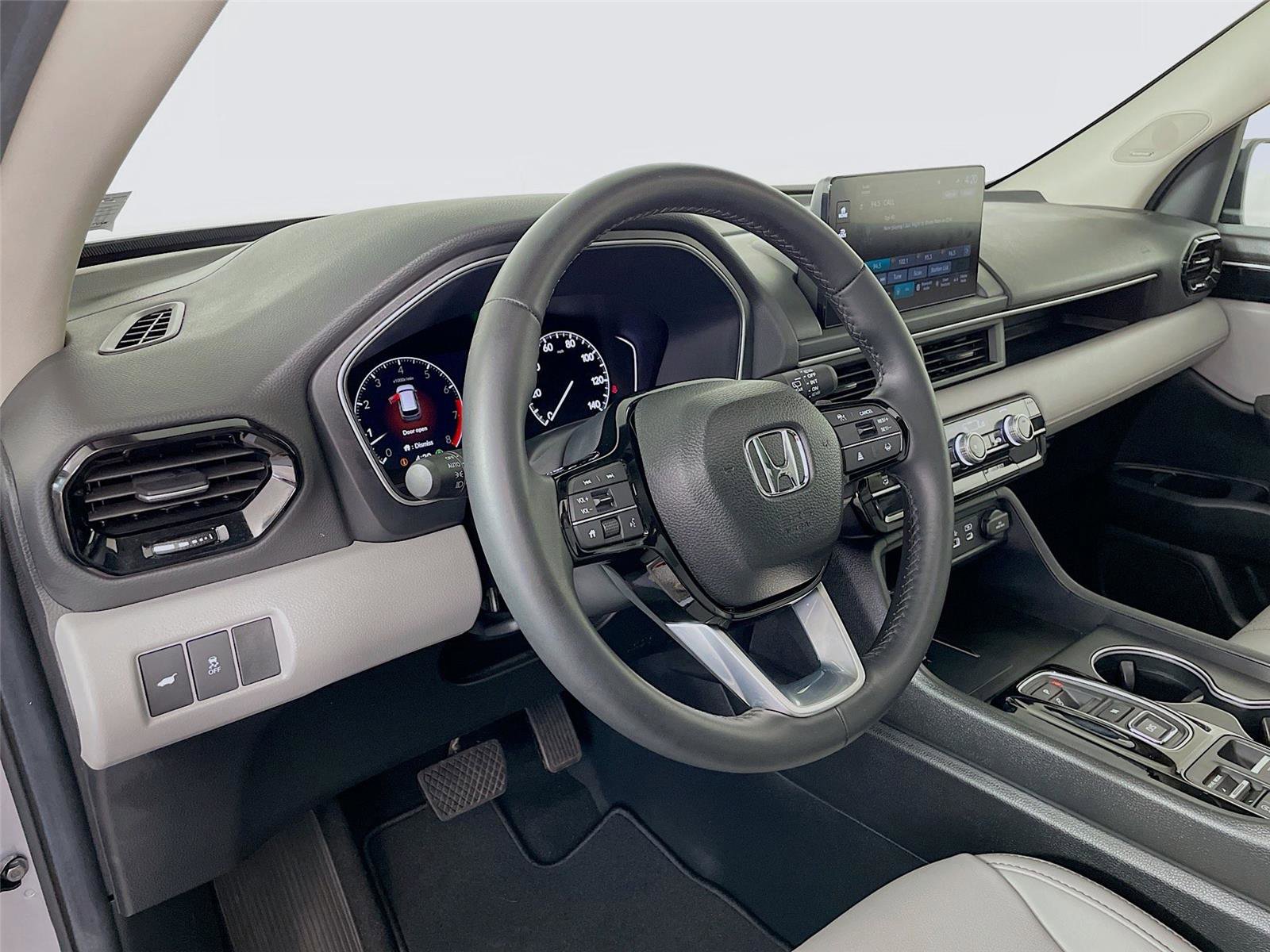 Used 2025 Honda Pilot Touring image 15