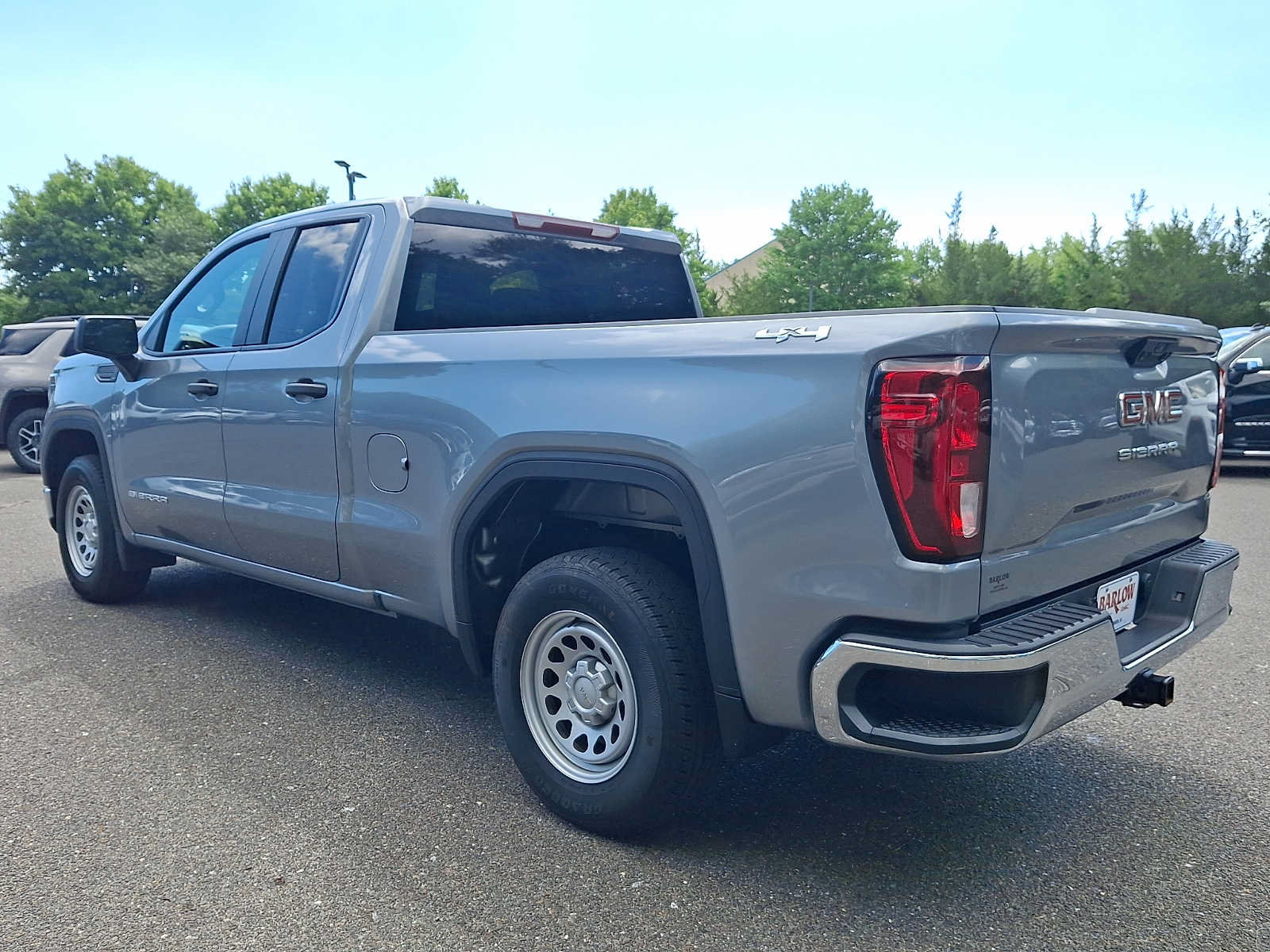 Used 2023 GMC Sierra 1500 Pro w/ Pro Value Package AWD/4WD image 4