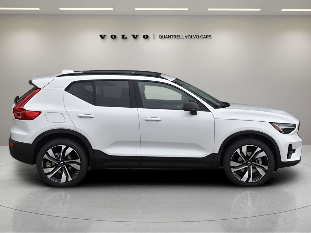 Certified 2025 Volvo XC40 B5 Ultra w/ Protection Package Premier image 3