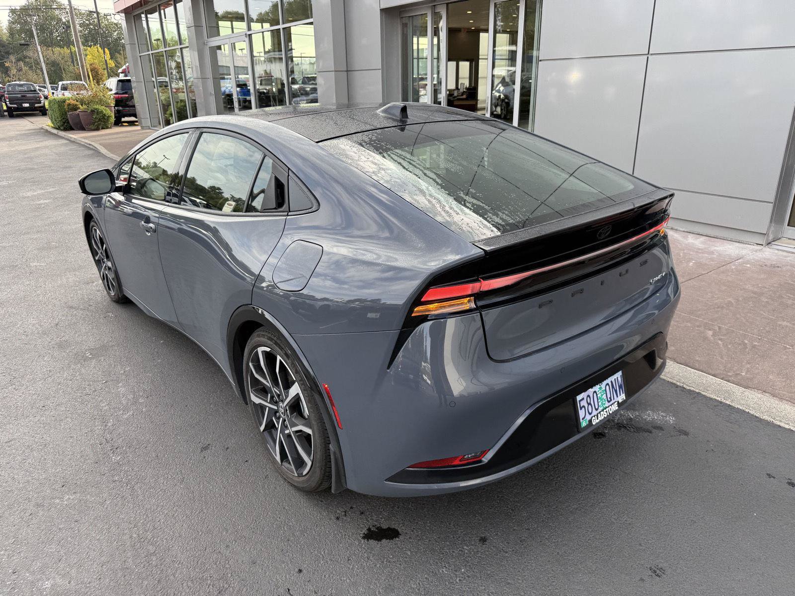 Used 2025 Toyota Prius Plug-In Hybrid FWD image 3