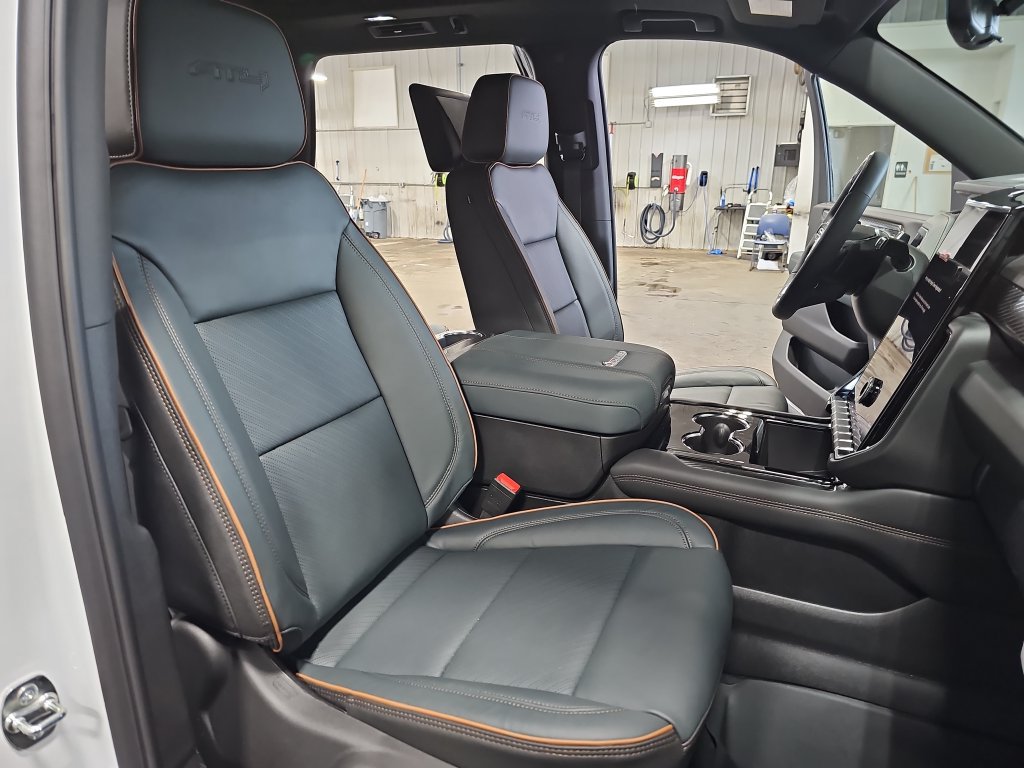 New 2026 GMC Yukon AT4 AWD/4WD image 10