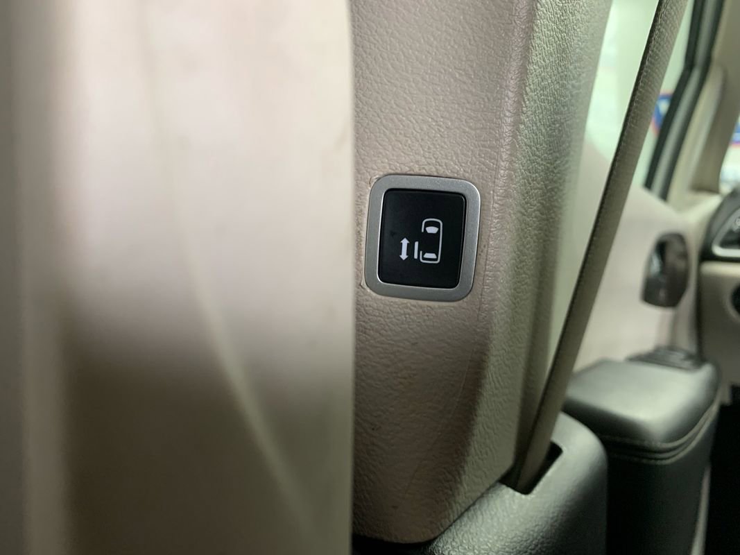 Used 2023 Chrysler Voyager LX image 22