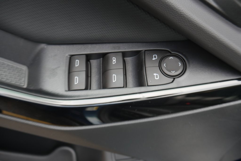 New 2026 Chevrolet Equinox LT w/ Convenience Package II image 32