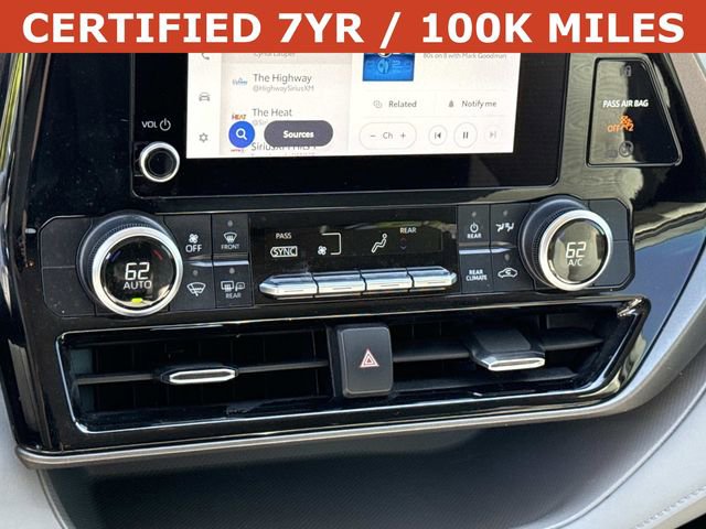 Used 2024 Toyota Highlander LE FWD image 21