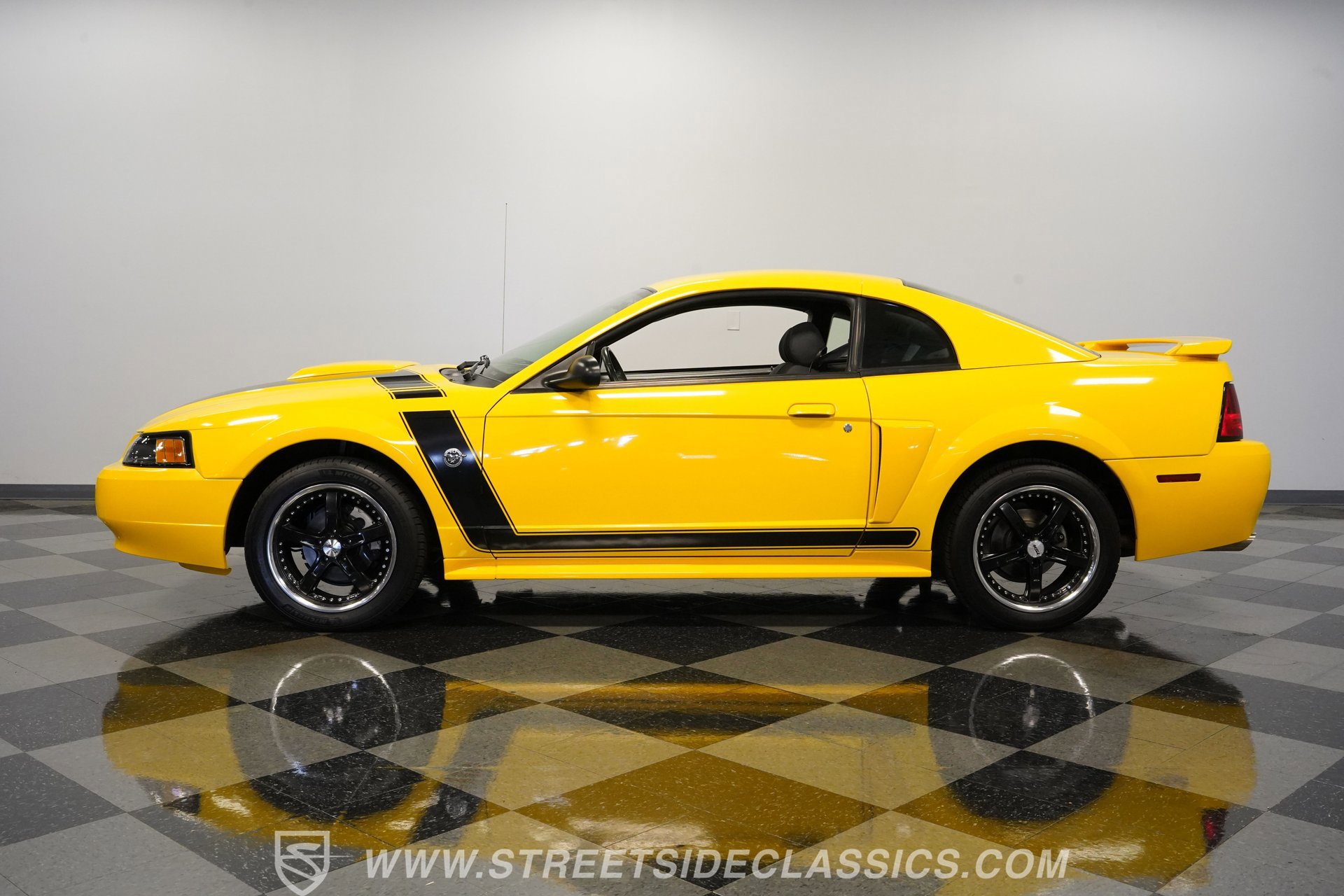 Used 2004 Ford Mustang GT RWD image 2