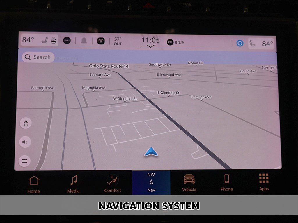 Used 2023 Jeep Grand Cherokee Limited w/ Luxury Tech Group II image 3