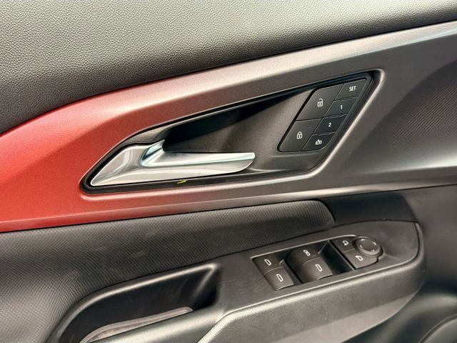 New 2025 Chevrolet Equinox EV RS image 18