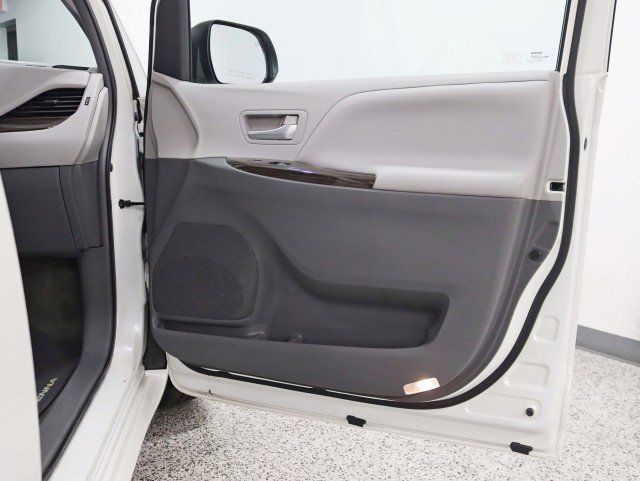 Used 2015 Toyota Sienna XLE w/ XLE Navigation Package image 30
