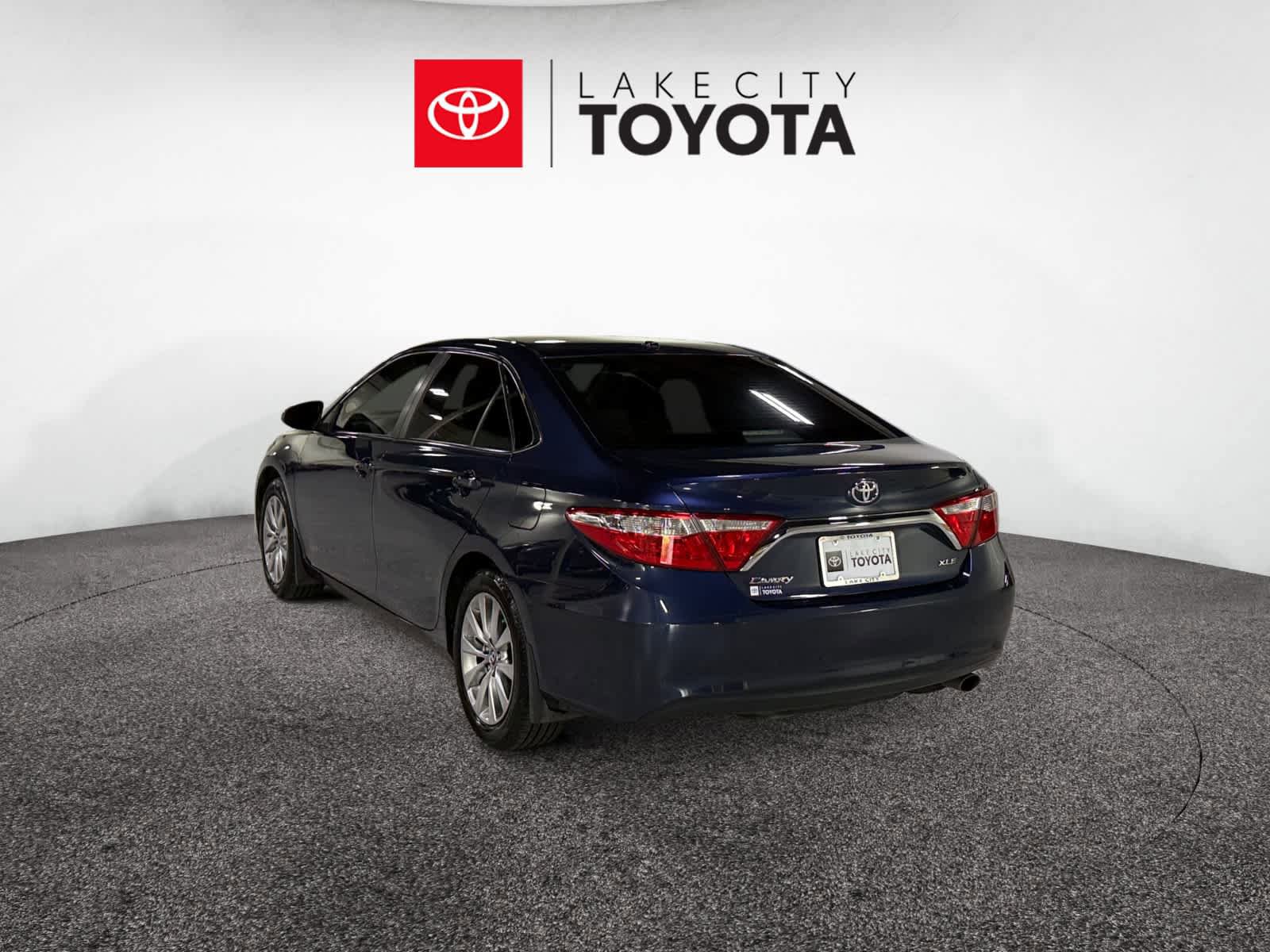 Used 2017 Toyota Camry XLE FWD image 5