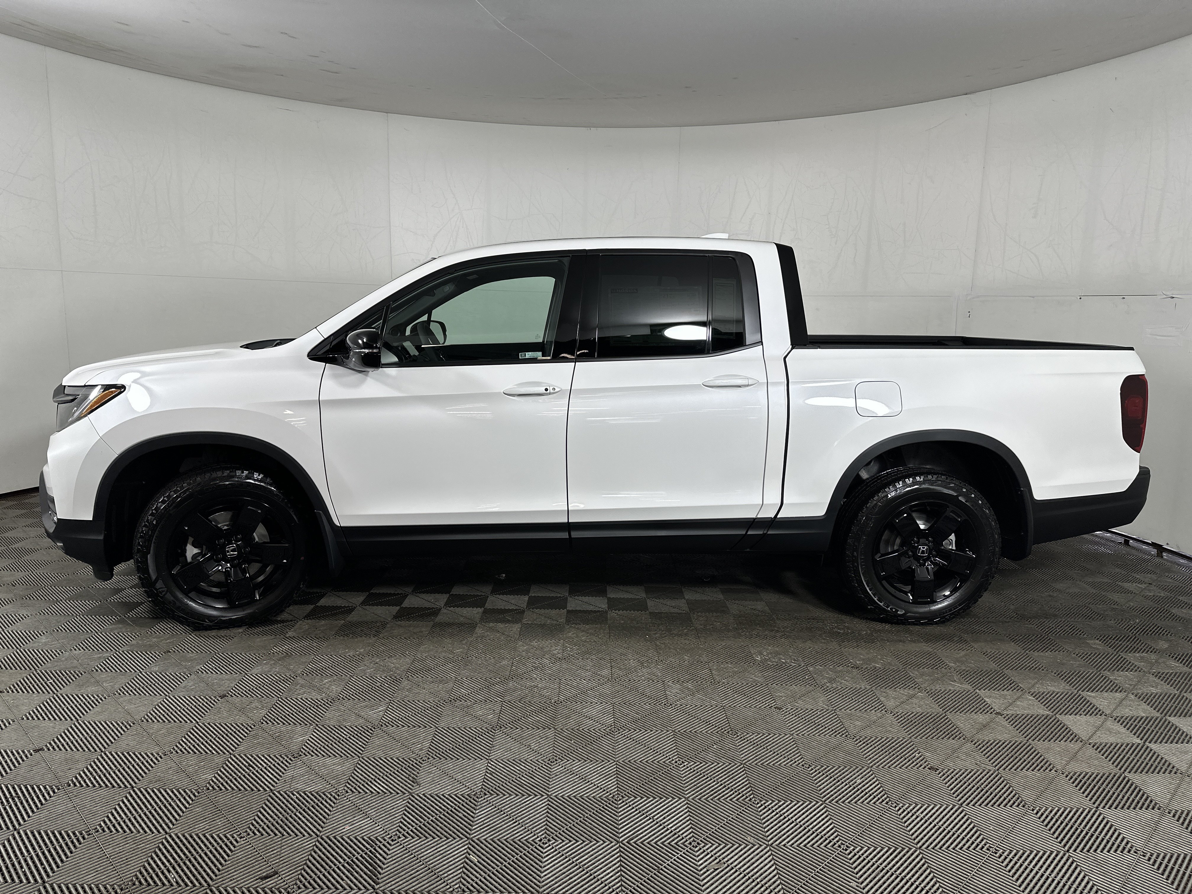 New 2026 Honda Ridgeline Black Edition image 4