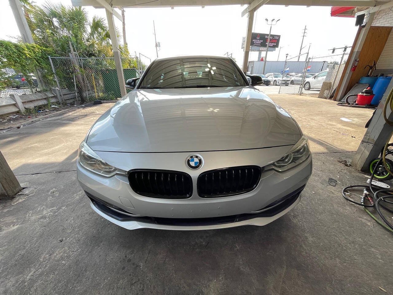 Used 2018 BMW 330i xDrive Sedan AWD/4WD image 1