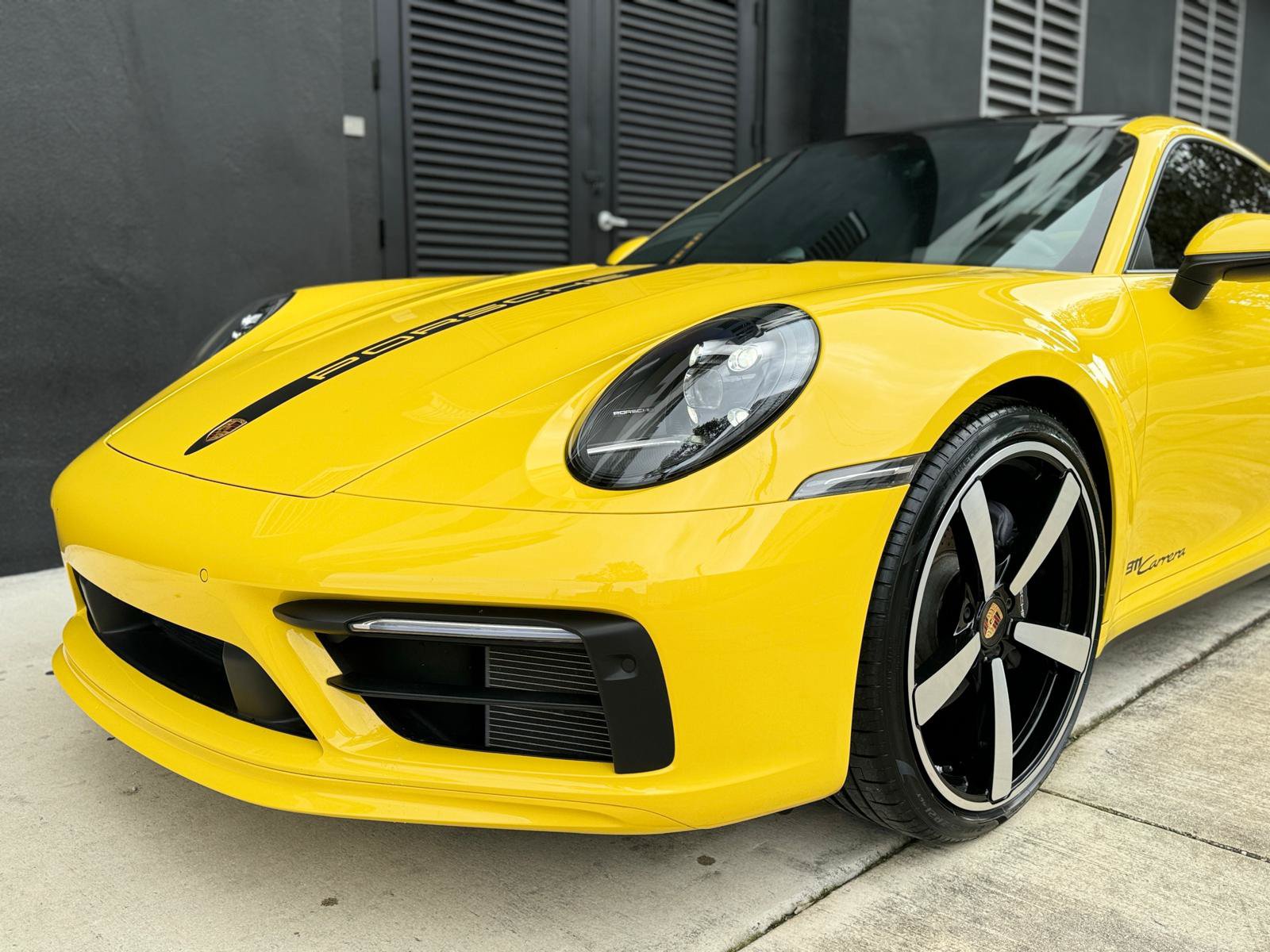 Used 2021 Porsche 911 Carrera RWD image 2