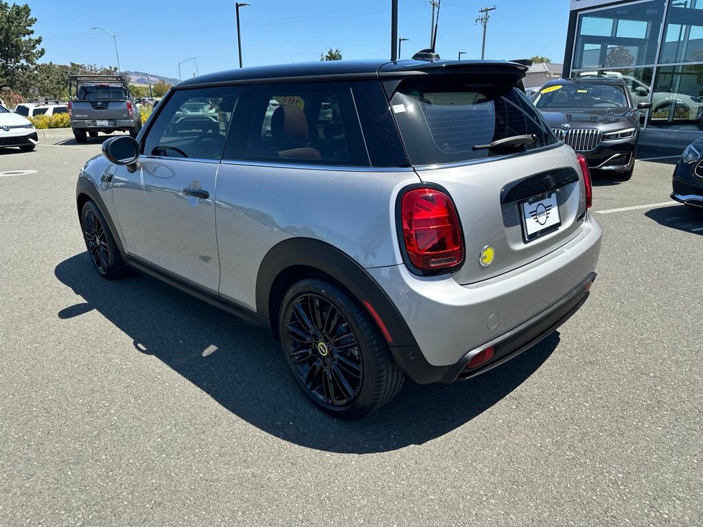 Used 2024 MINI Cooper SE w/ Signature Upholstery Package FWD image 3