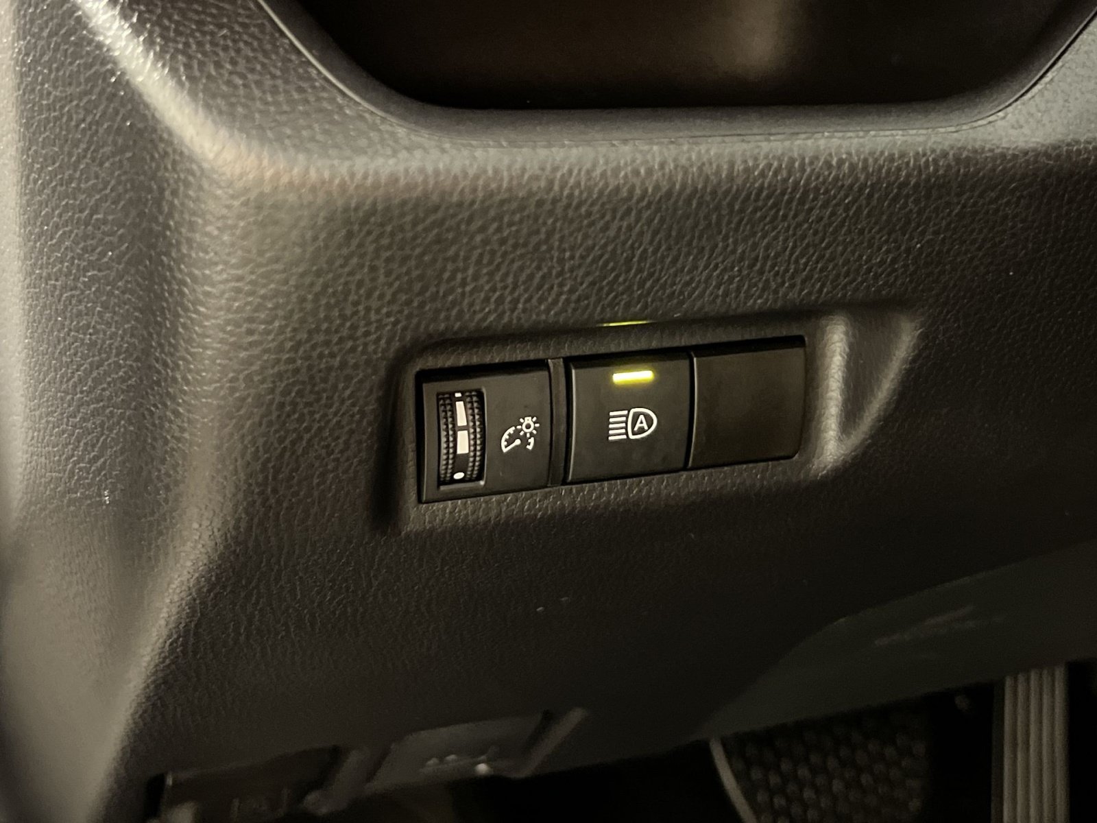 Used 2025 Toyota RAV4 LE FWD image 31