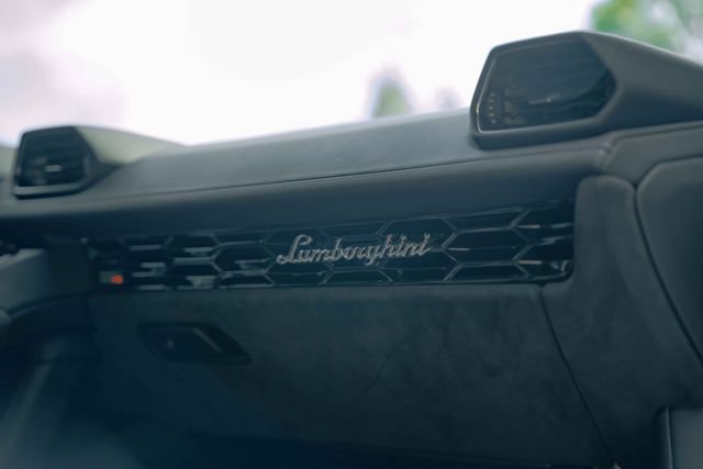 Used 2021 Lamborghini Huracan EVO RWD image 40