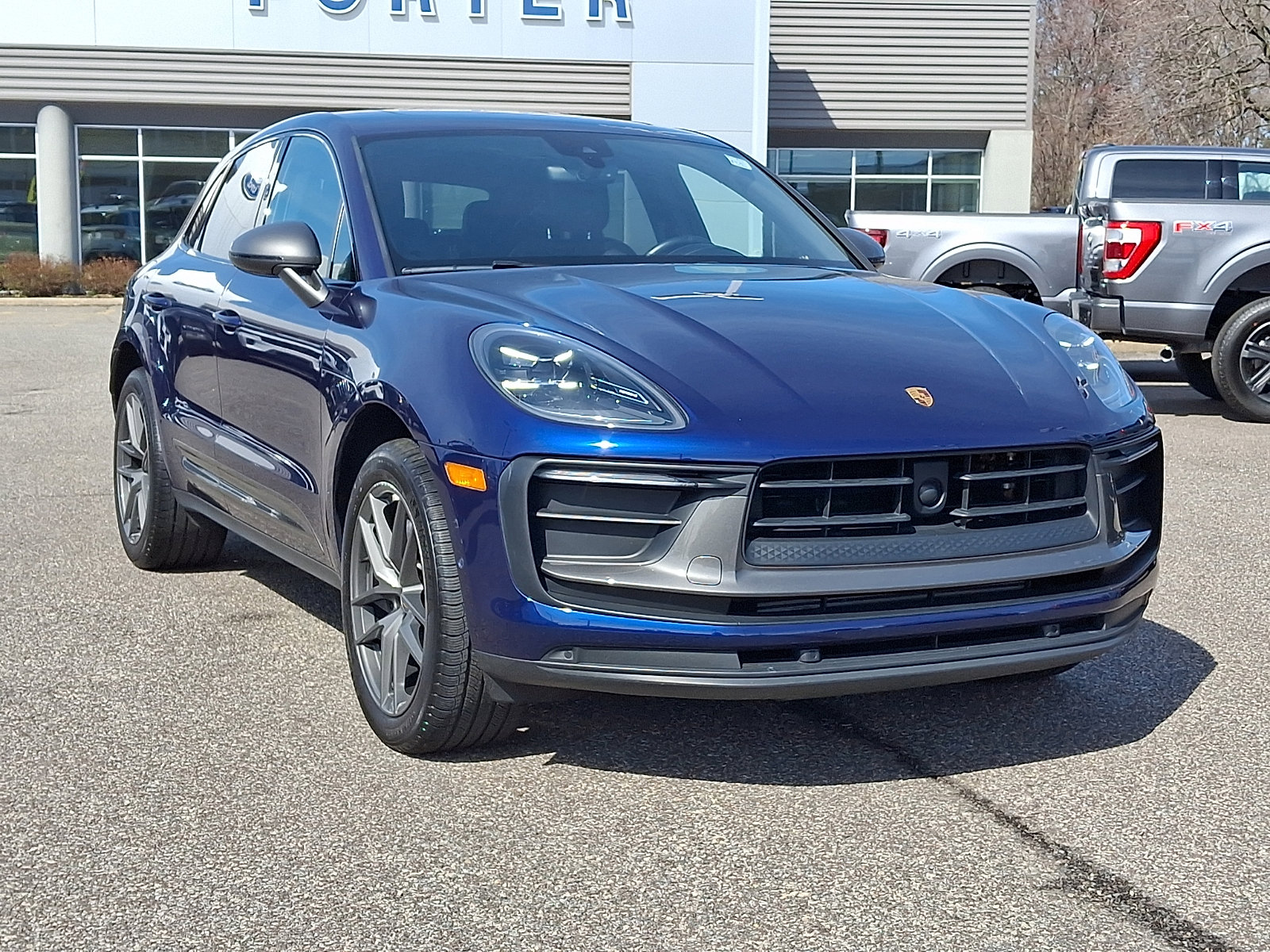 Used 2024 Porsche Macan Turbo image 2
