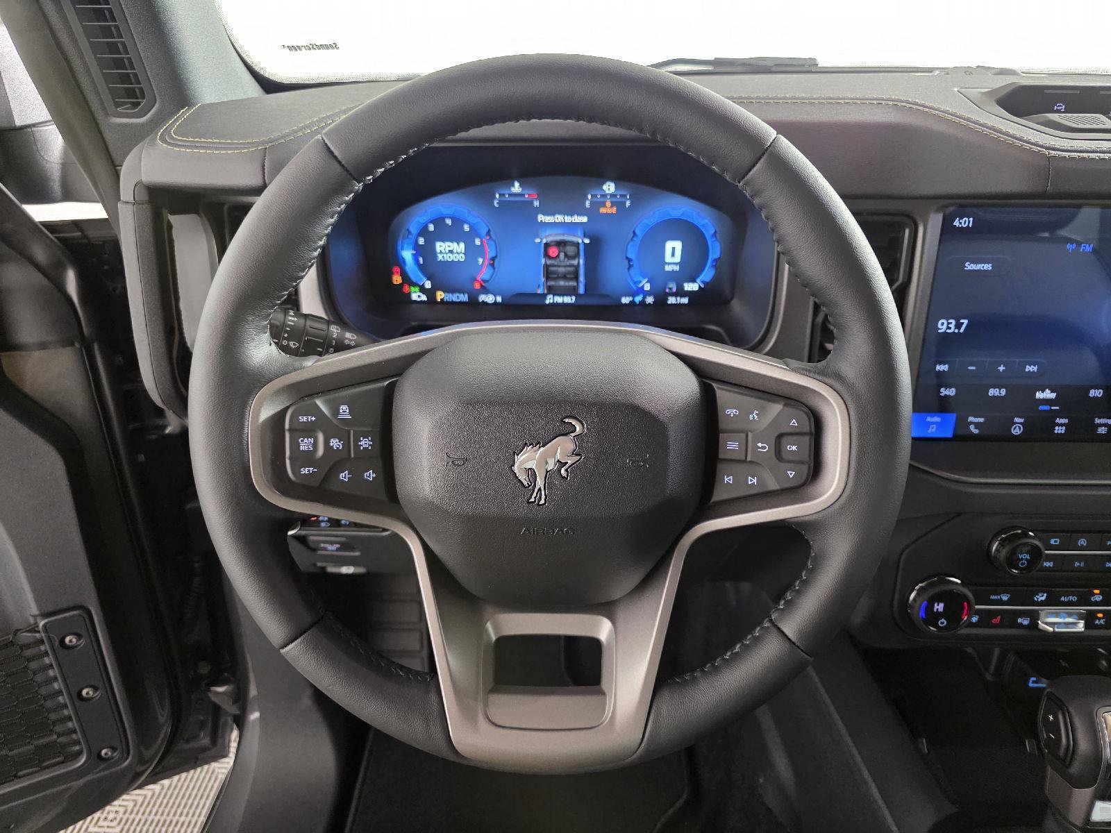 Used 2025 Ford Bronco Badlands image 27